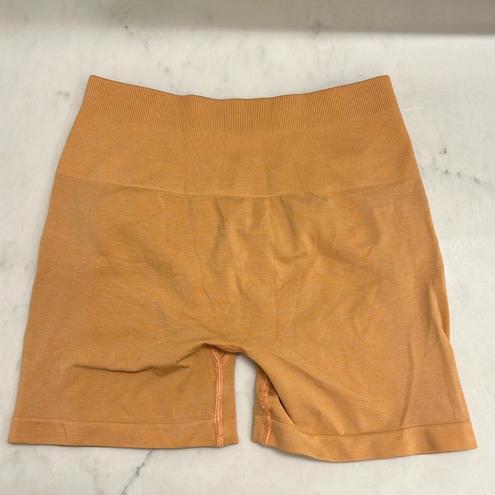 Alphalete Amplify short- cheeky coral color